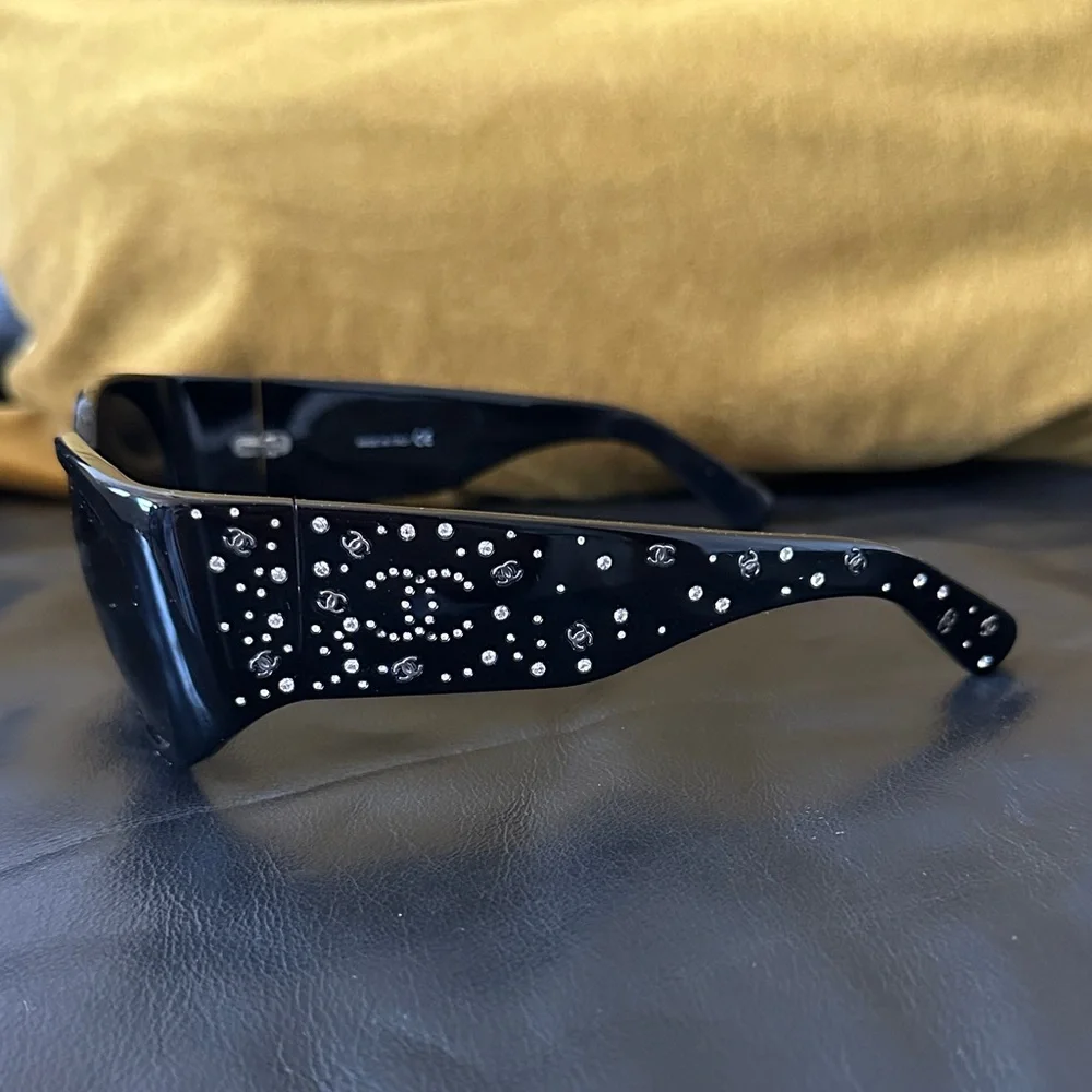 CHANEL Black Crystal-Embellished Sunglasses - Picture 3 of 11